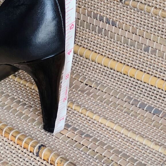 Classic Women's Tahari Black Leather Gallery Pumps size 9M US - Picture 12 of 15